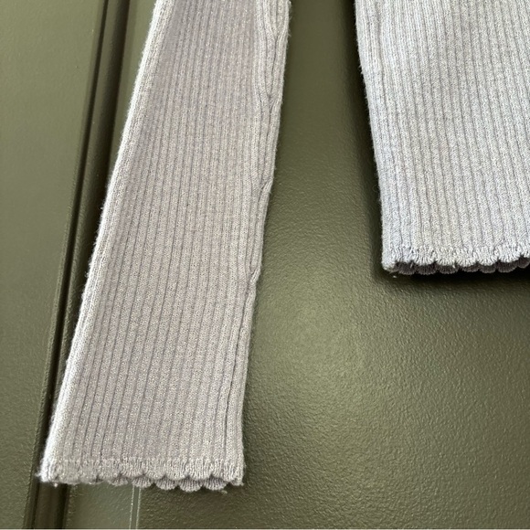 Uniqlo Ribbed Glitter High Neck LongSleeve T-Shirt Lavender Scalloped Size Small - Picture 7 of 8